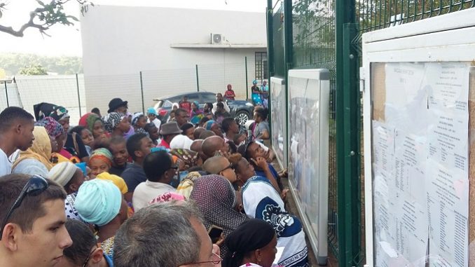 Bac-Ils-etaient-nombreux-a-se-presser-des-8-heures-devant-le-lycee-Bamana-pour-savoir.jpg