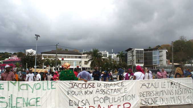 manifestation-le-25-septembre-2017-a-mamoudzou-a-mayotte-contre-la-gratuite-des-visas-decidee-recemment-entre-l-ile-francaise-et-les-comores_5950422.jpg