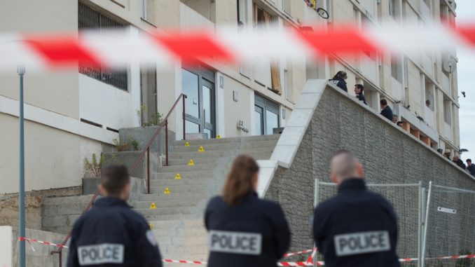 960x614_enqueteurs-scene-homicide-cite-lauriers-marseille.jpg