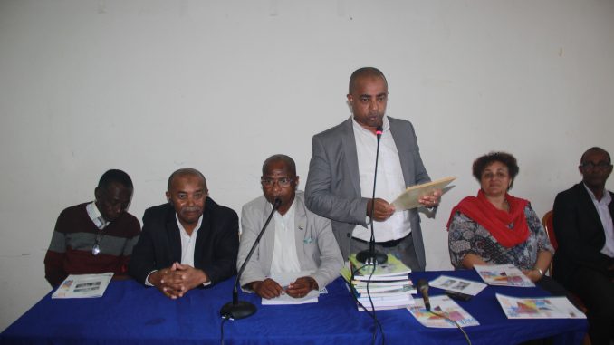 Remise-de-manuels-scolaires-par-lUE.JPG